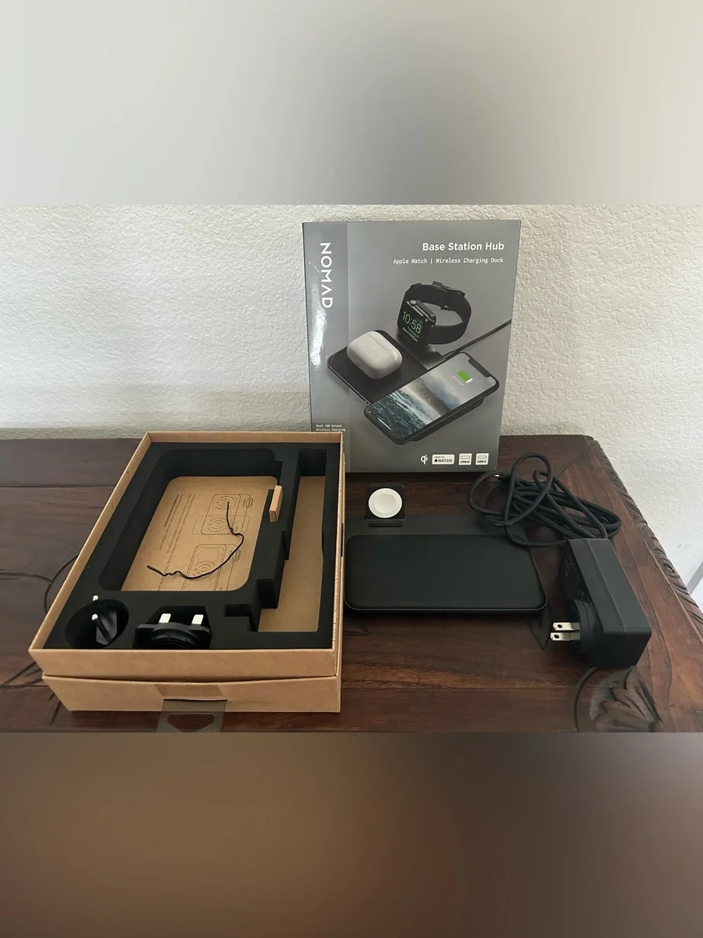 NOMAD Base Station Hub Apple Watch Wireless Charging Dock